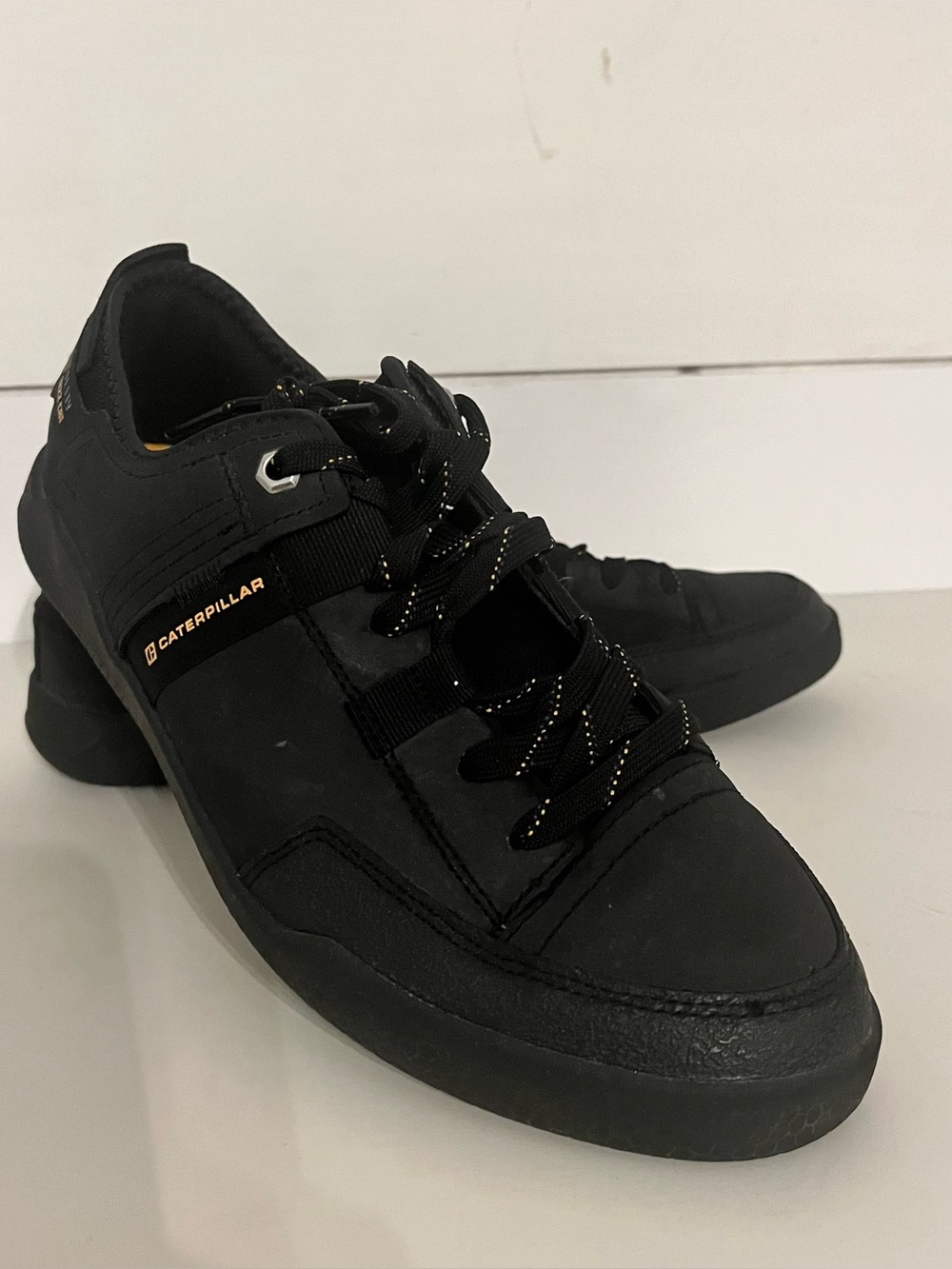 CAT Caterpillar Men’s Black Utility Sneakers Shoes Size 9 Wide